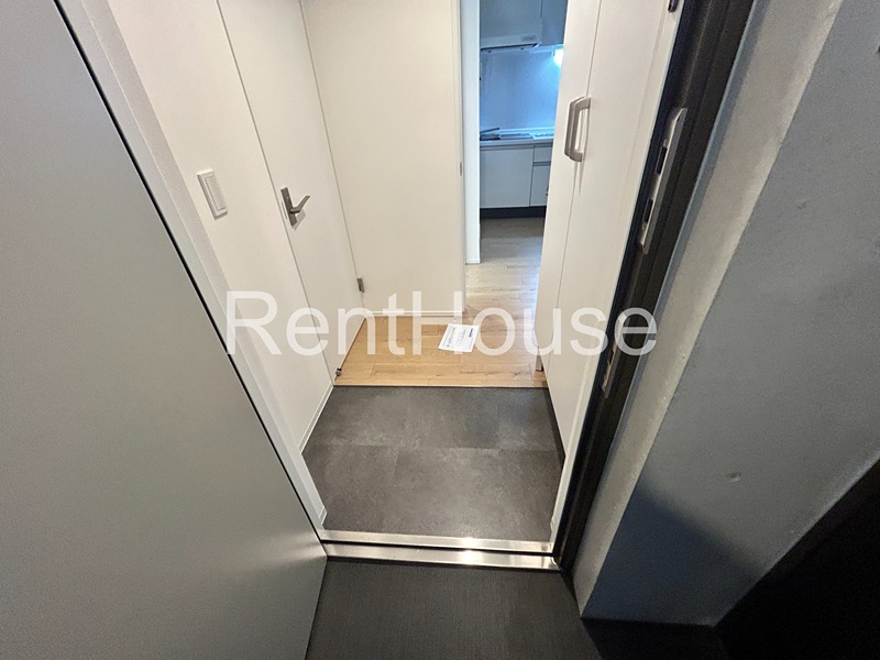 玄関　別号室の参考写真となります