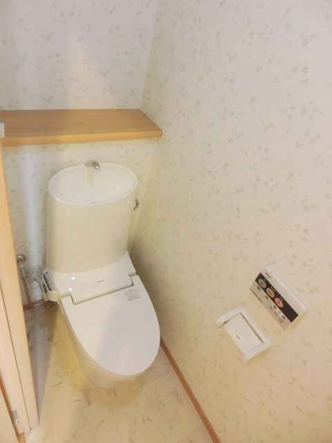 トイレ　温水洗浄便座付き