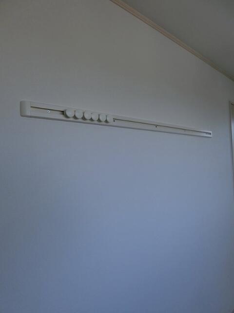 その他設備　壁掛けハンガーレール付き