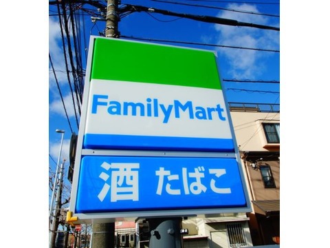 コンビニ　ファミリーマート（コンビニ）まで492m