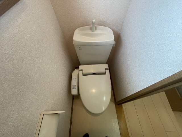 トイレ　※別室同じ間取りの写真。現況を優先します。