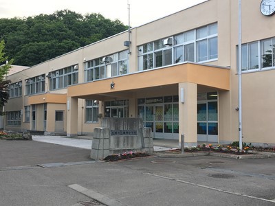 中学校　簾舞中学校（中学校）まで1070m
