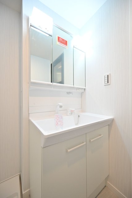 洗面設備　独立洗面台です