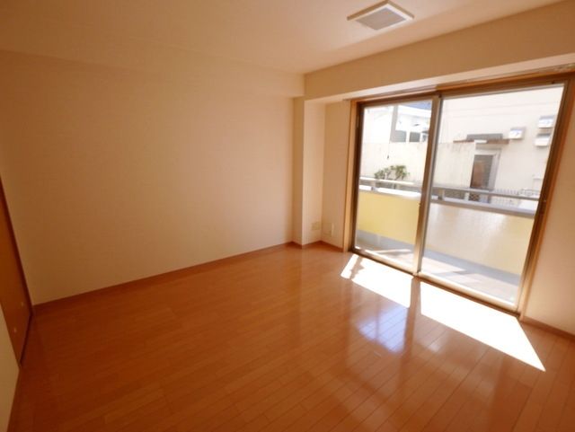 その他　★8帖ある洋室です★