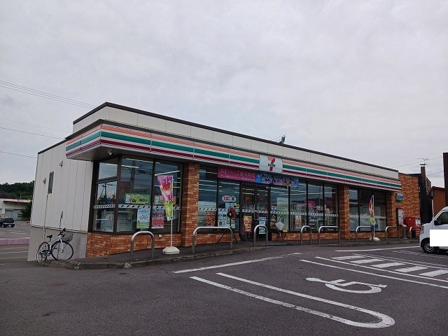 コンビニ　セブンイレブン（コンビニ）まで500m