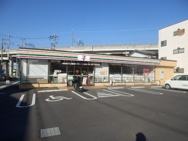 コンビニ　セブンイレブンさいたま鹿手袋3丁目店（コンビニ）まで158m