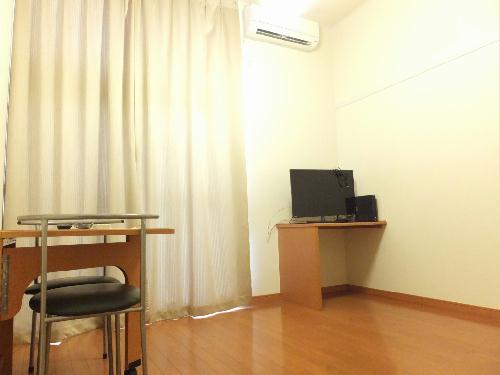 居室・リビング　家具家電設置済みのお部屋です。