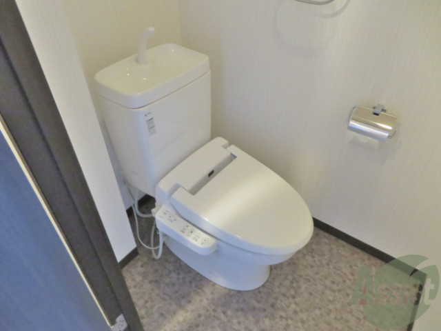 トイレ　嬉しいウォシュレット機能付きです。シャワートイレは便利ですね