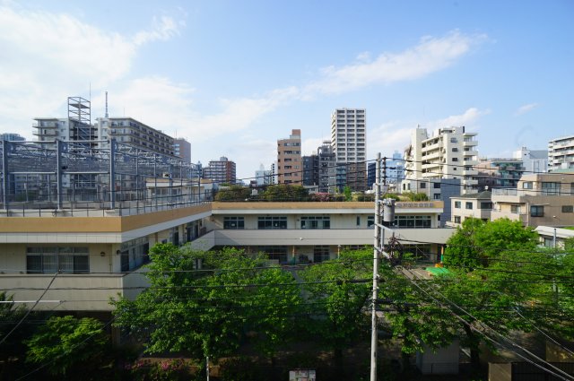 眺望　目の前は、目線を遮る建物が無いため開放感があります。