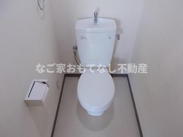 トイレ　※写真は別号室