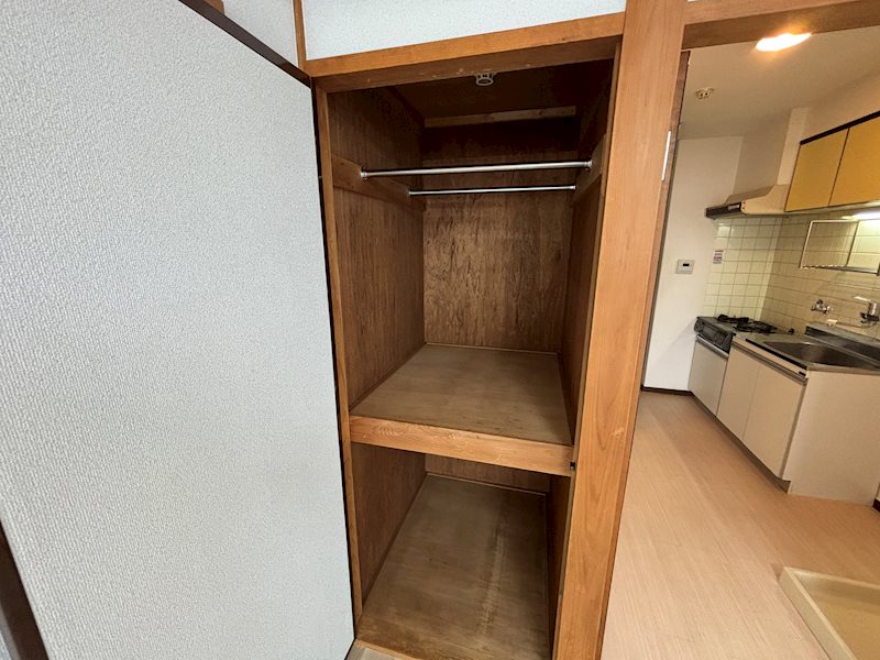 収納　リフォーム前の写真となります