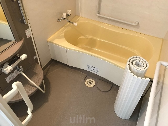 バス・シャワールーム　※同タイプの他のお部屋です