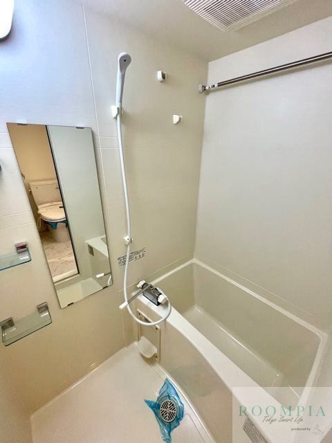 バス・シャワールーム　※同タイプの別のお部屋です。