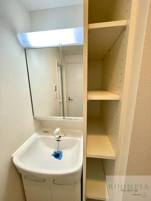 洗面設備　※同タイプの別のお部屋です。