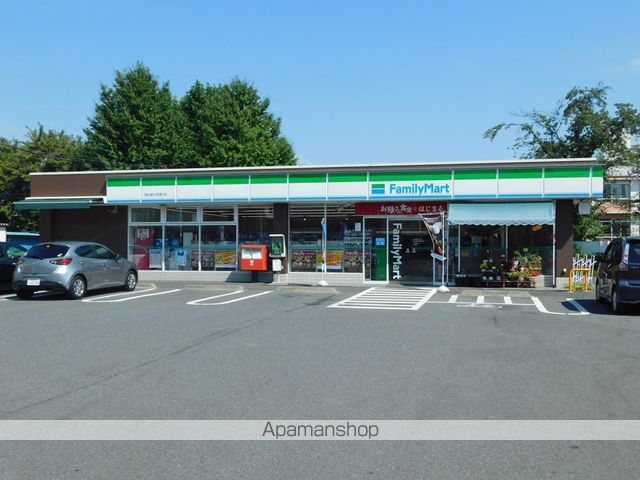 コンビニ　ファミリーマート（コンビニ）まで863m