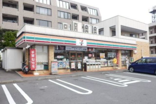 コンビニ　セブンイレブン横浜田奈店（コンビニ）まで855m