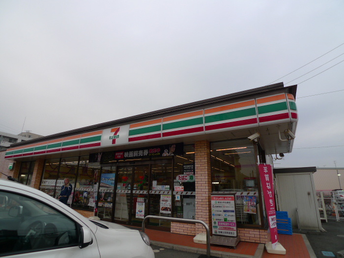 コンビニ　セブンイレブン（コンビニ）まで470m