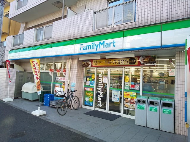 コンビニ　ファミリーマート世田谷淡島通り店（コンビニ）まで180m