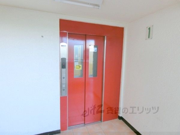ロビー　エレベーター