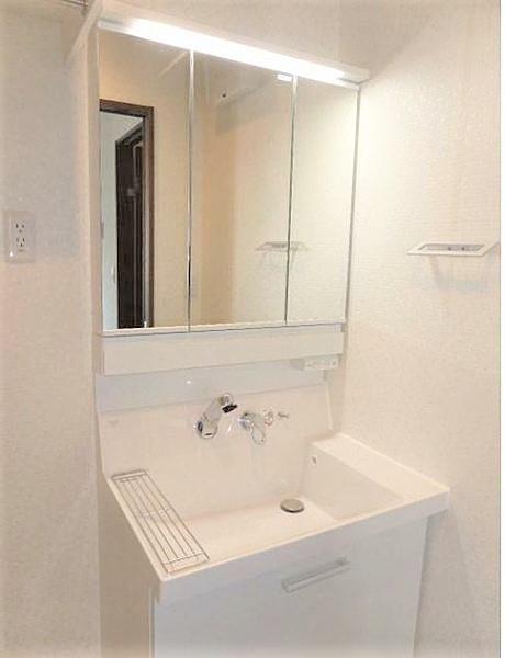 洗面設備　コンパクトで使いやすい洗面所