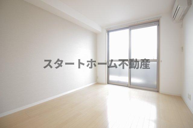 居室・リビング　こちらの居間で趣味の時間をお楽しみください