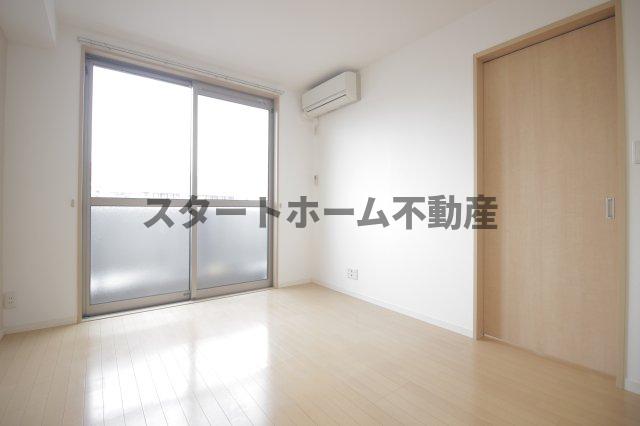 その他部屋・スペース　開放的な寝室です