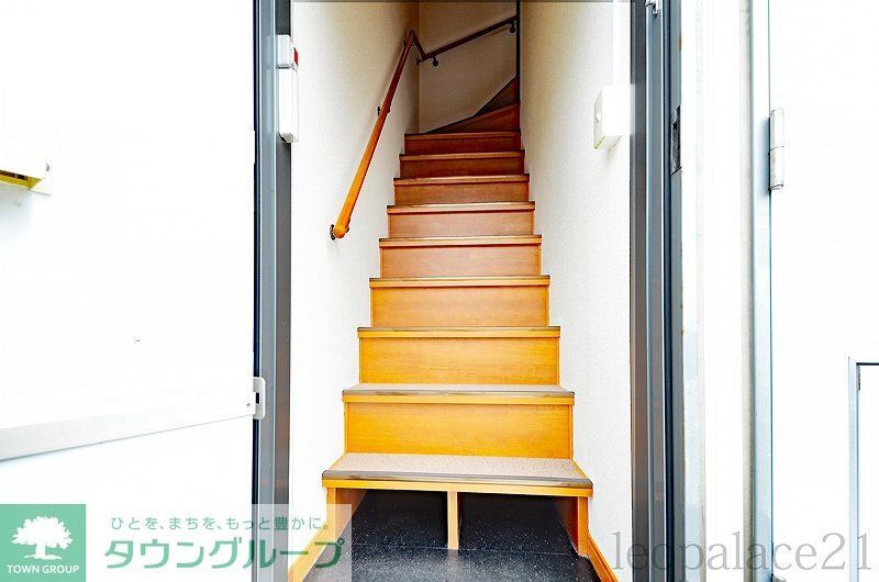 玄関　同タイプの物件写真となります