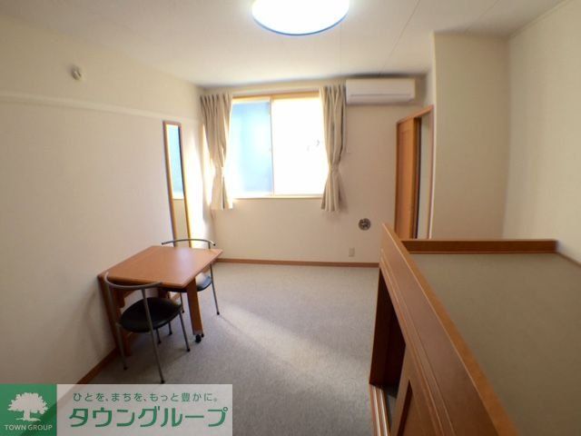 居室・リビング　収納付きベッドタイプのお部屋になります