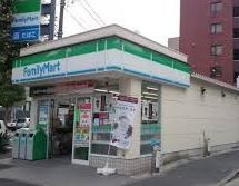 コンビニ　ファミリーマート 平沼一丁目店（コンビニ）まで495m