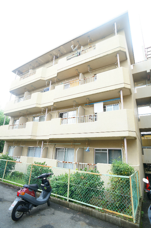 建物外観　頑丈な鉄筋コンクリート造り