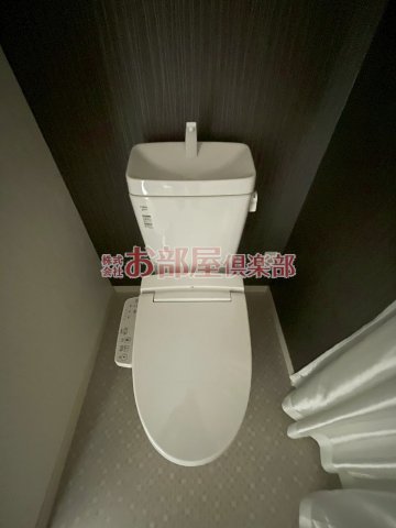 トイレ　落ち着いた色調のトイレです