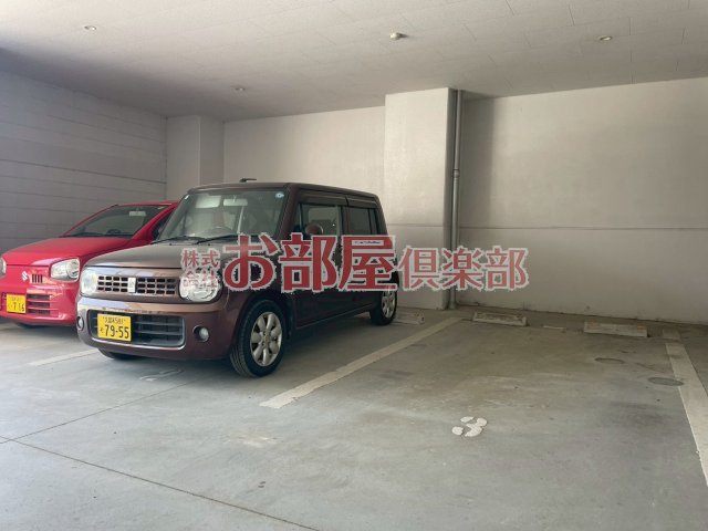 駐車場　駐車場に車を止められます