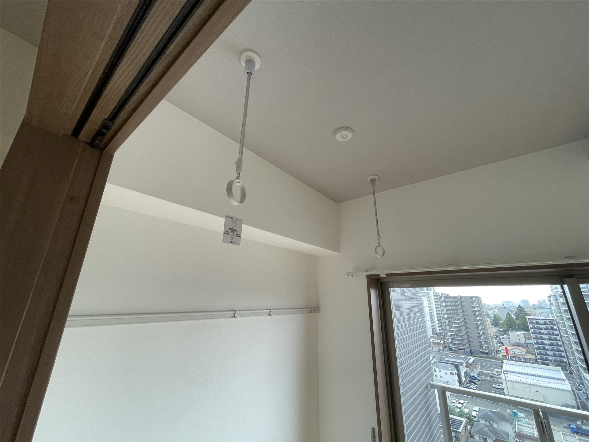 その他設備　雨の日のお洗濯にも便利な室内物干し付きです