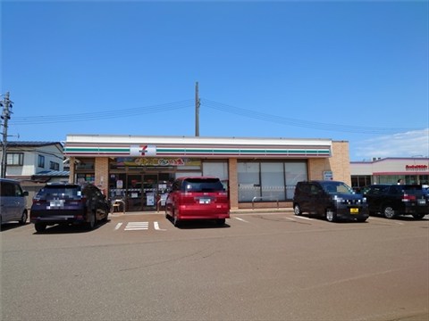 コンビニ　セブンイレブン上越五智国府店（コンビニ）まで700m