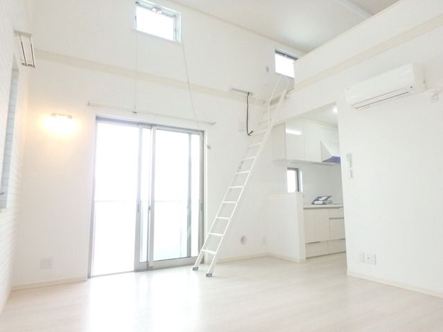 居室・リビング　★日当たり良好な居室★