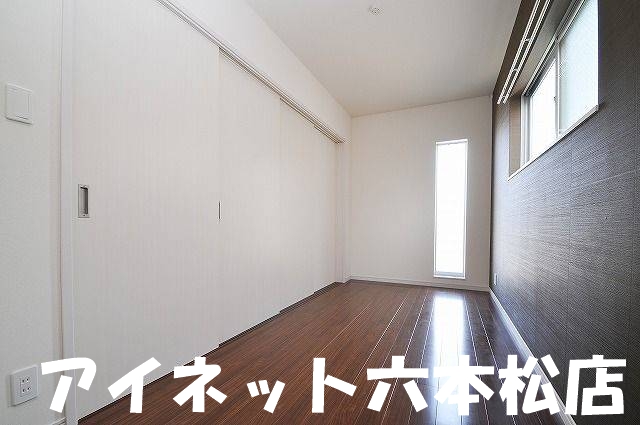 その他部屋・スペース　こちら寝室にいかがでしょうか。