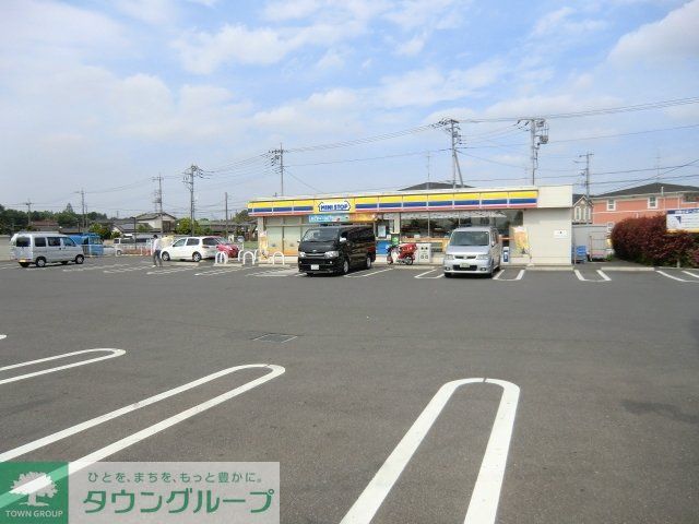 コンビニ　ミニストップ（コンビニ）まで700m