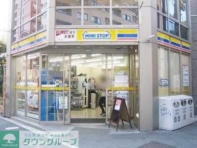 コンビニ　ミニストップ南青山6丁目店（コンビニ）まで780m