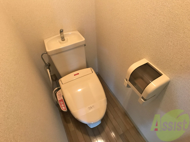 トイレ　ウォシュレット付きのトイレです。シャワートイレは日本の宝。