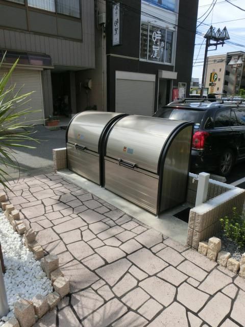 その他　自転車置き場ごみ捨て場