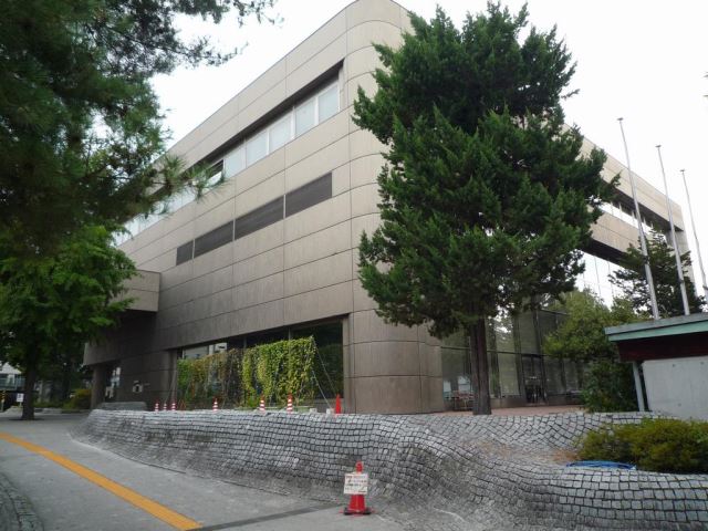 図書館　長野市立長野図書館（図書館）まで890m