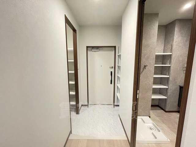 玄関　同物件別部屋