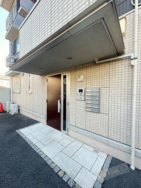 エントランス　オートロック付きで部外者シャットアウト♪