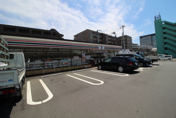 コンビニ　セブンイレブン新横浜環状２号店（コンビニ）まで213m