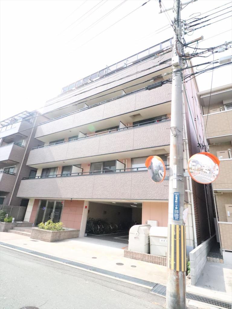 建物外観　阪急正雀駅まで徒歩2分の立地です