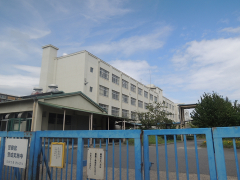 小学校　高槻市立北大冠小学校（小学校）まで582m