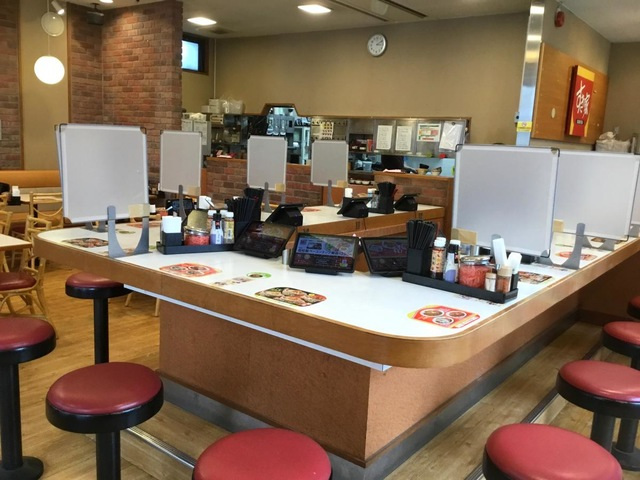 飲食店　すき家桜新道南大井店（飲食店）まで438m