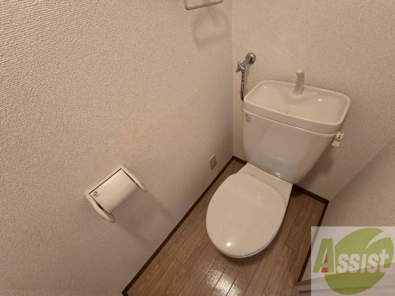 トイレ　こちらはトイレです。清潔感があり、安心して使用できます。