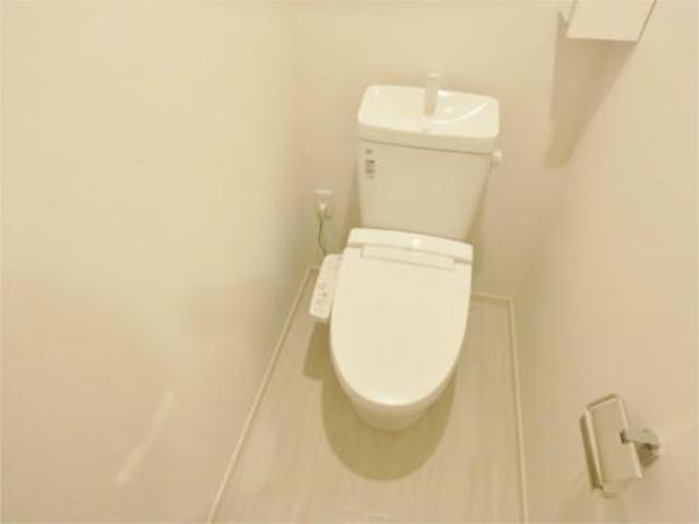 トイレ　嬉しいウォシュレット付き