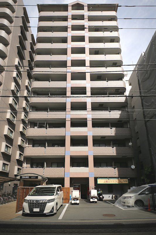 建物外観　SRC(鉄骨鉄筋コンクリート)構造　13階建て　総戸数55戸